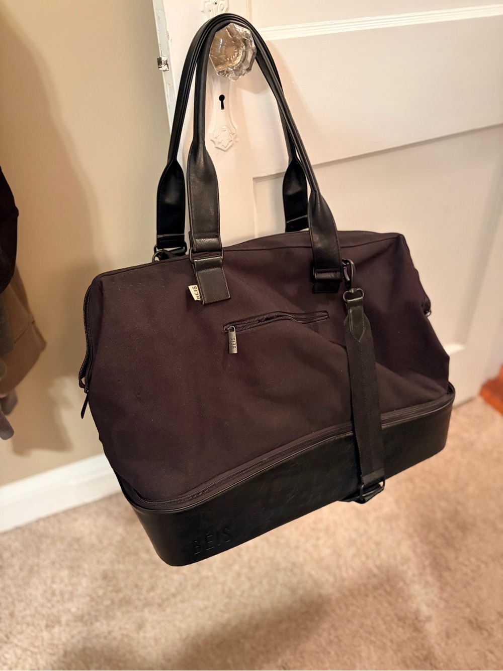 BÉIS Original Weekender Bag – Excellent Condition- Black